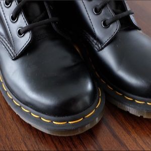 1460 WOMEN'S SMOOTH LEATHER BOOTS size 5 US